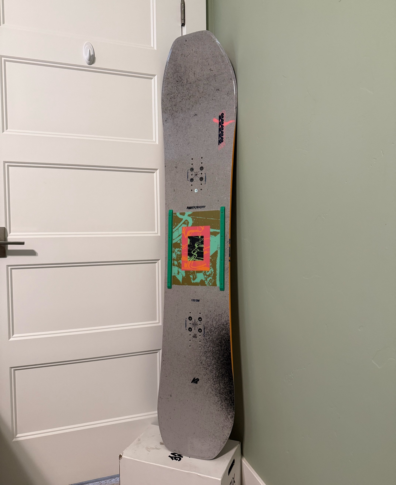Amazon.com : K2 Party Platter Mens Snowboard 142cm : Sports