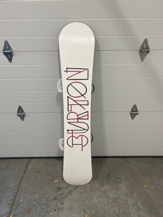 Burton Feather w/ Bindings - Snowboards | SENDY Burton Feather w/ Bindings - Snowboards | SENDY