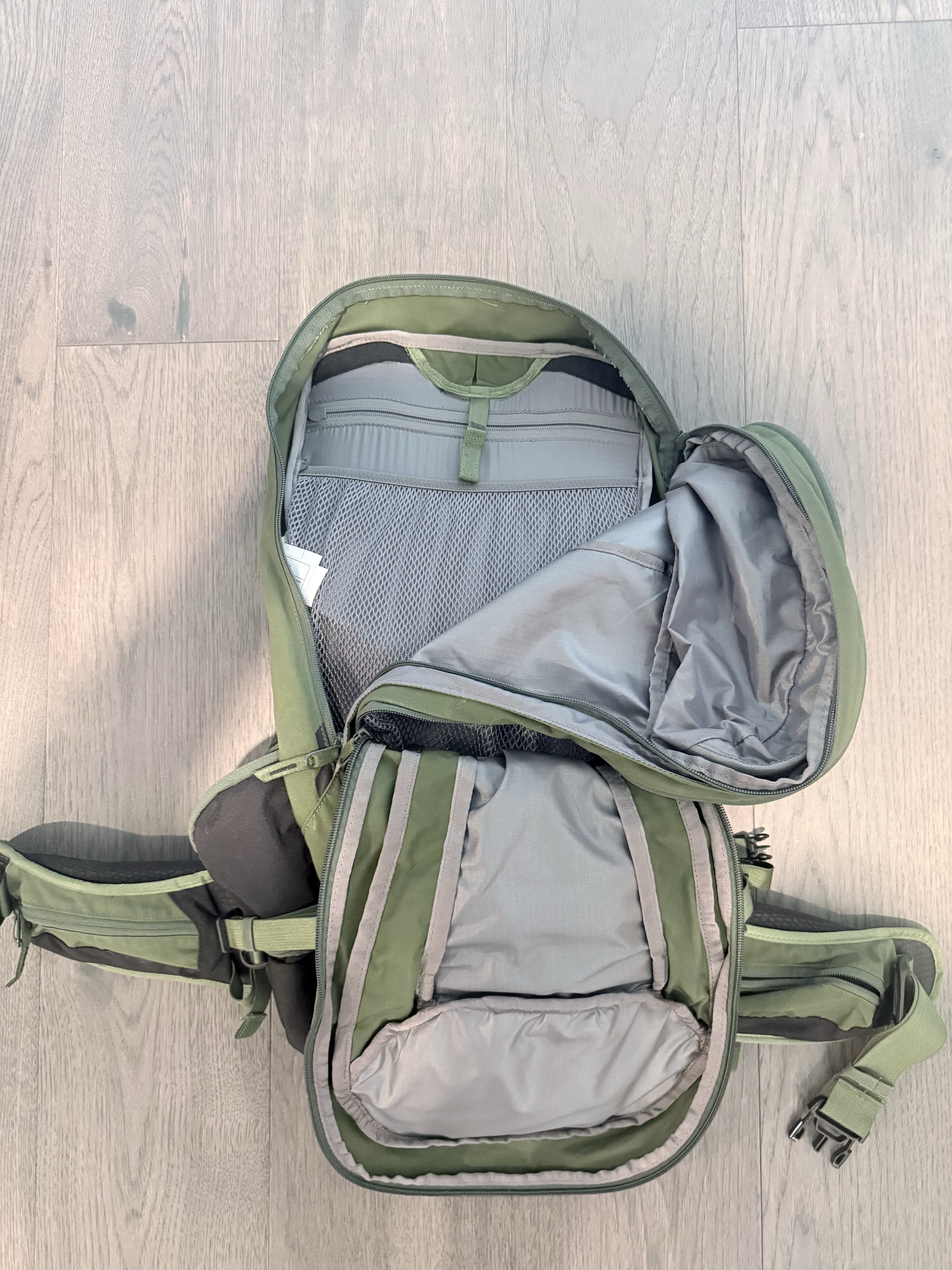 Burton Incline 30L Pack - Snowboard Accessories | SENDY
