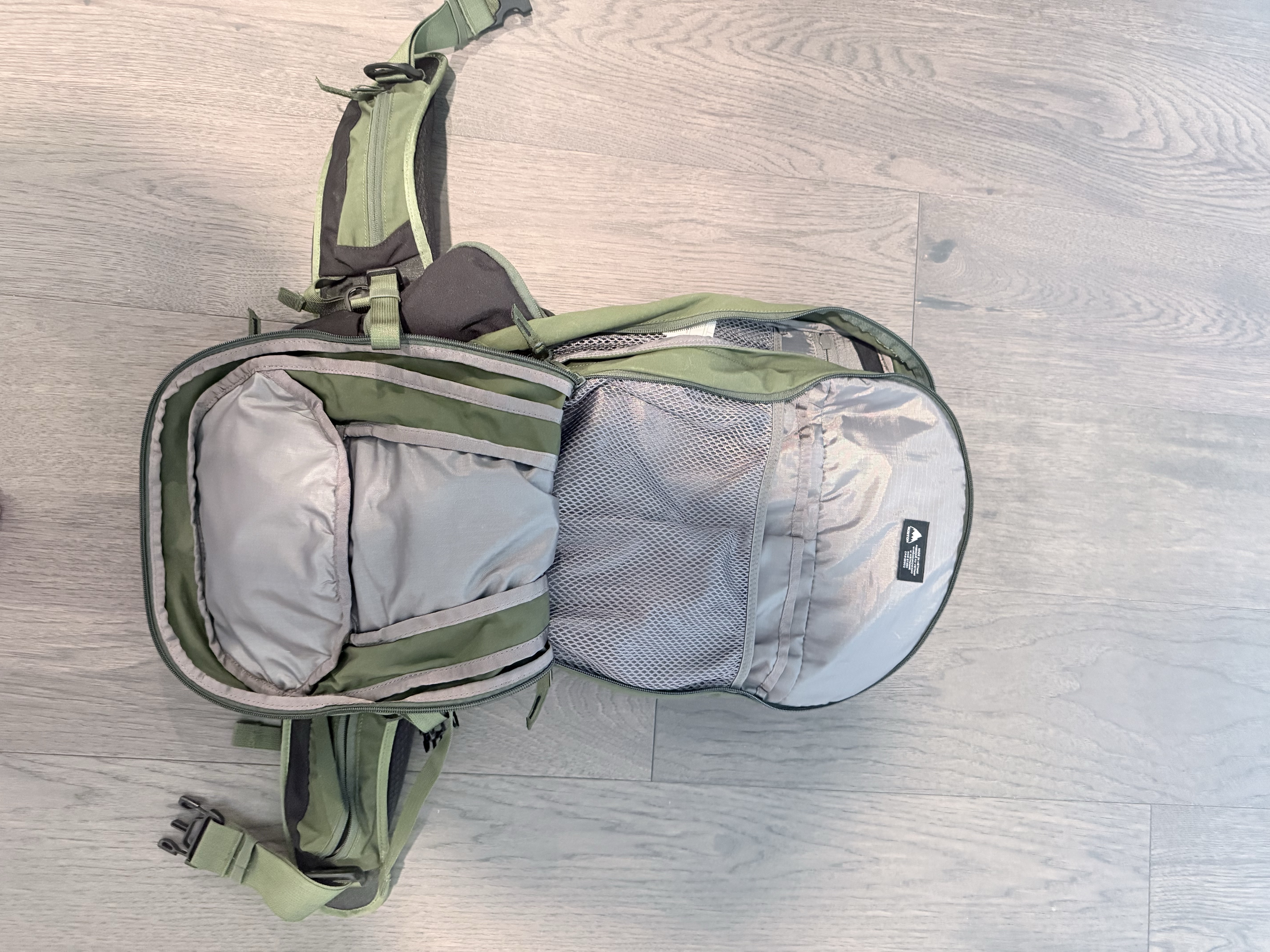 バートン AK INCLINE 30L PACK Burton Incline 30L Pack - Snowboard Accessories | SENDY