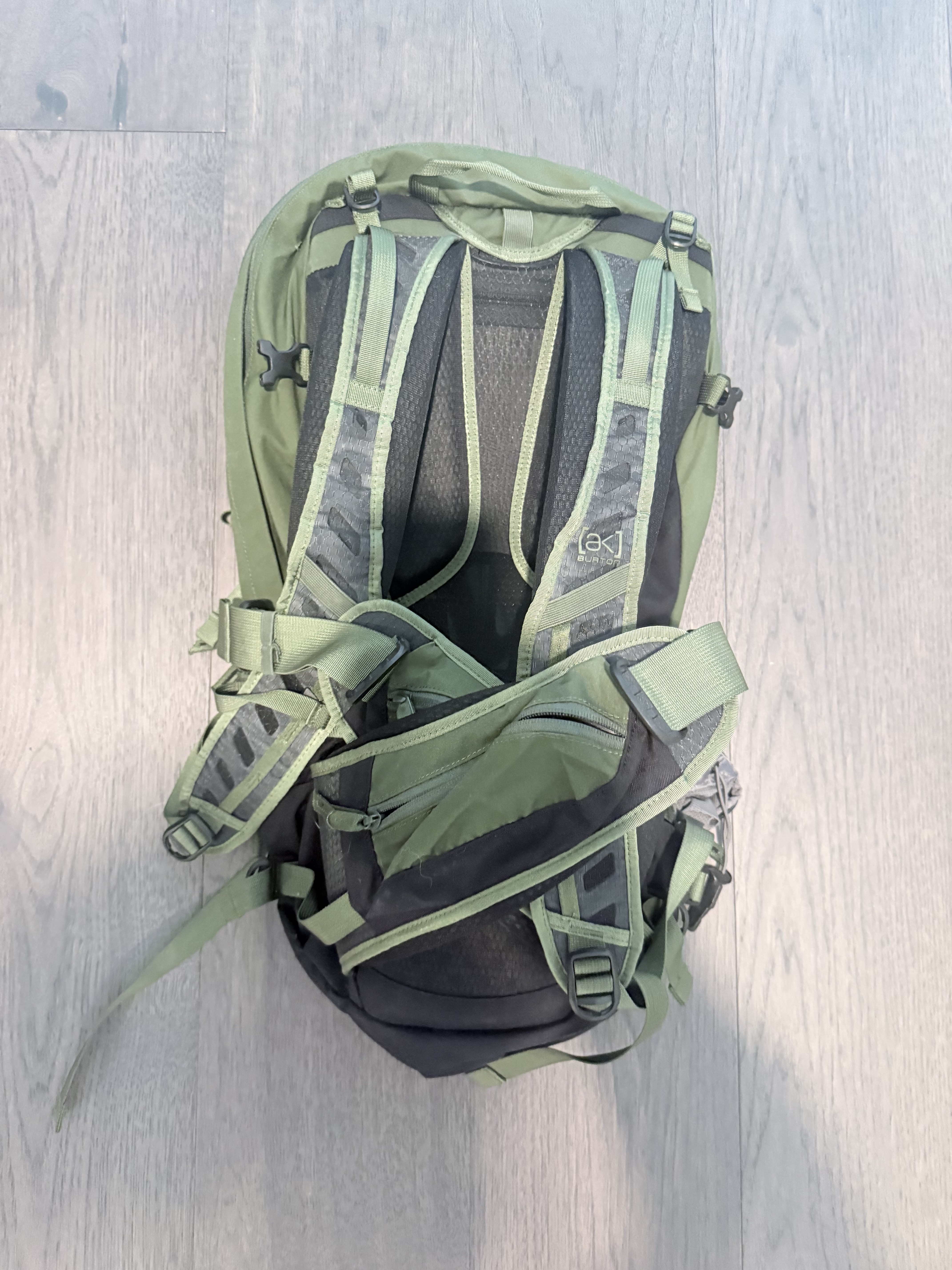 Burton Incline 30L Pack - Snowboard Accessories | SENDY