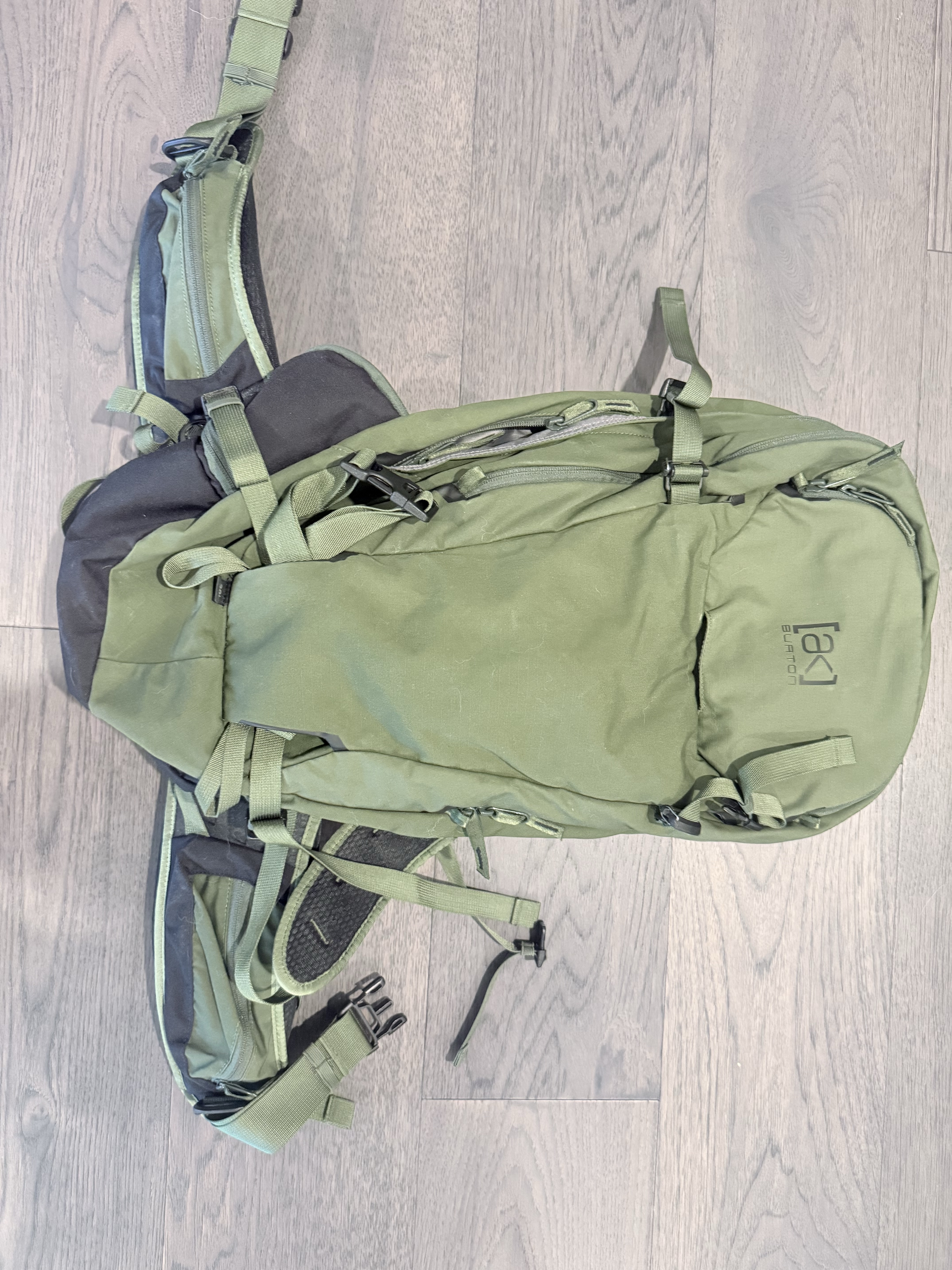 Burton Incline 30L Pack - Snowboard Accessories | SENDY