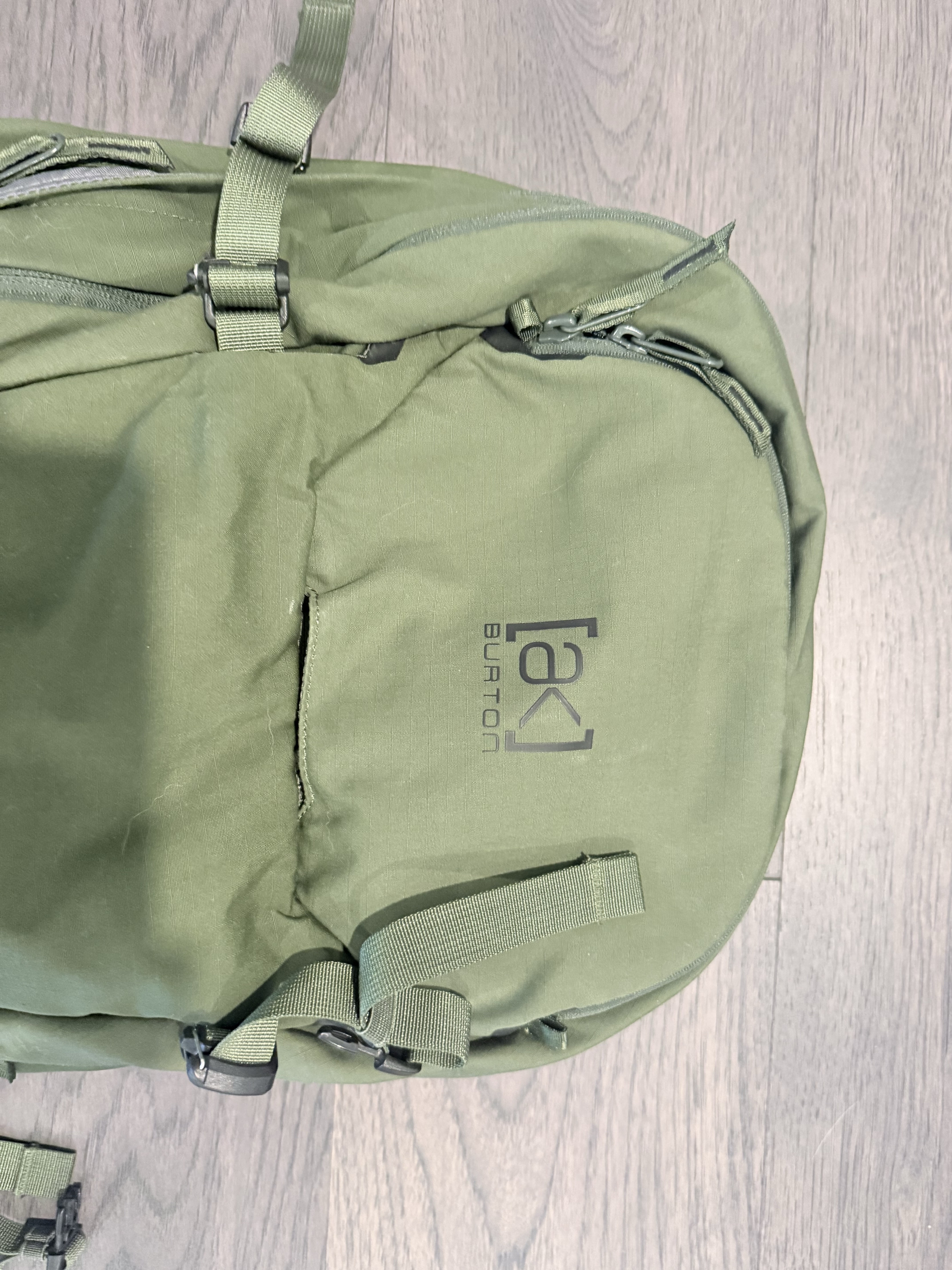 Burton AK incline 30リットル Burton Incline 30L Pack - Snowboard Accessories | SENDY