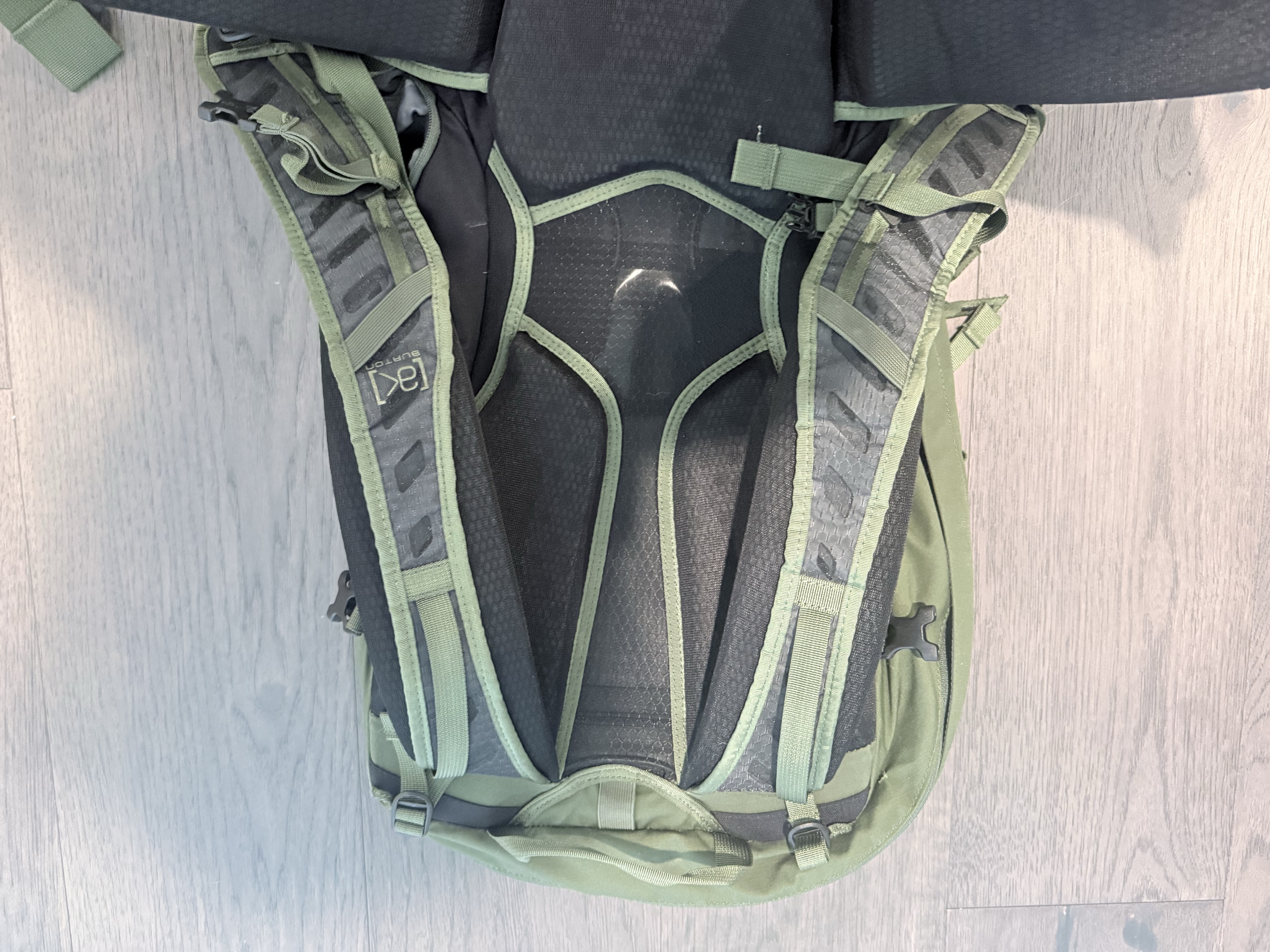 Burton Incline 30L Pack - Snowboard Accessories | SENDY