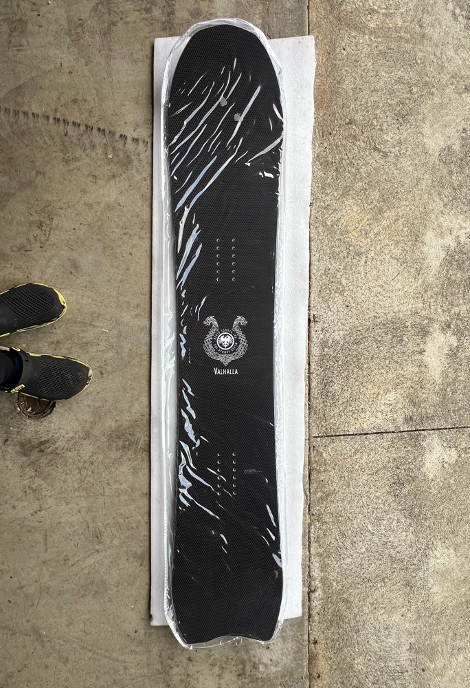 New Never Summer Valhalla 153 snowboard - Snowboards | SENDY
