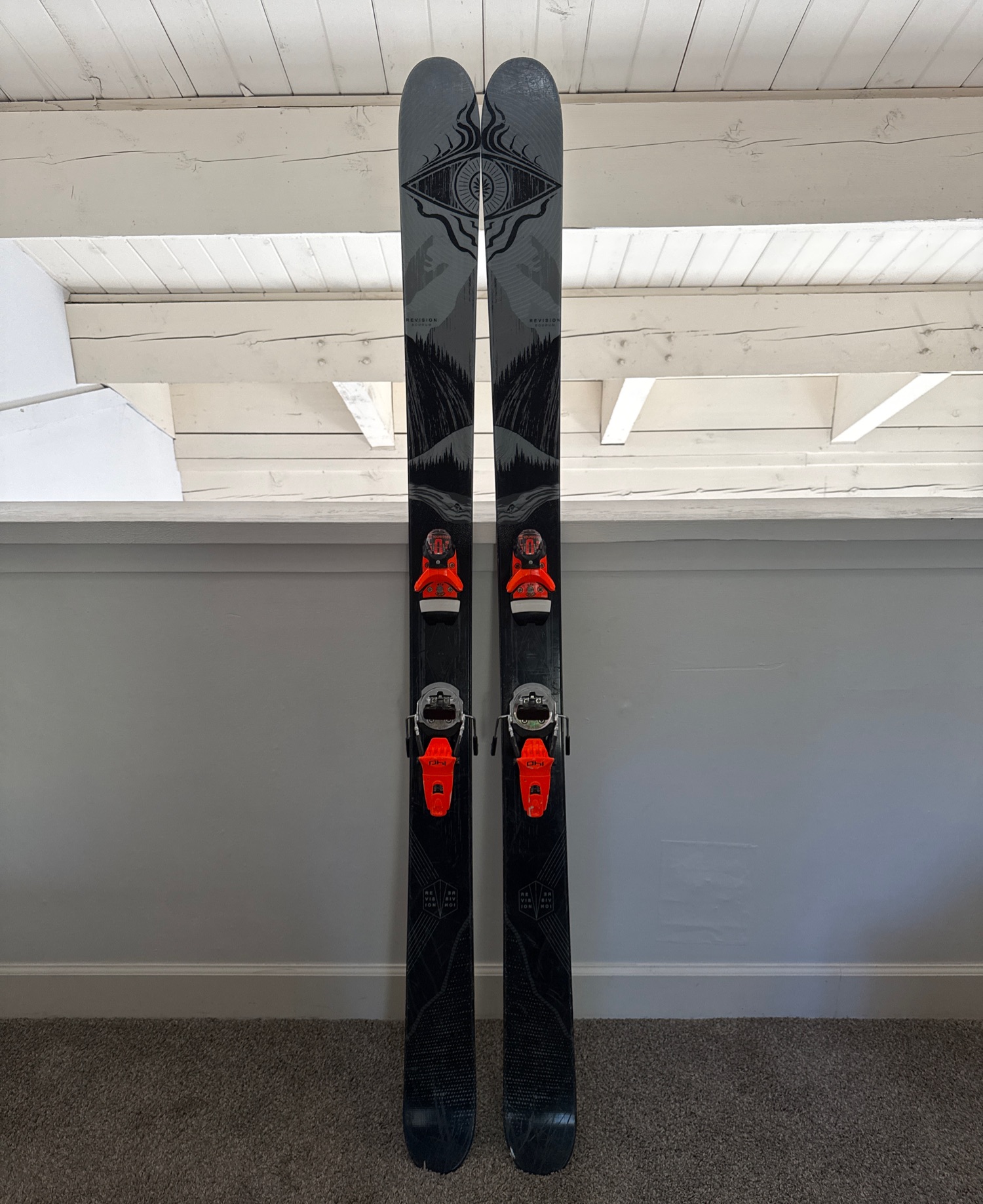 VoLKL Unlimited AC50 Skis - Skis | SENDY