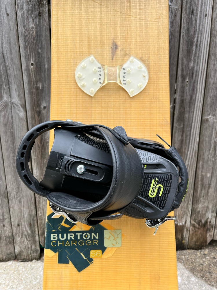 Burton Charger 56 Snowboard with Salomon Bindings - Snowboards | SENDY