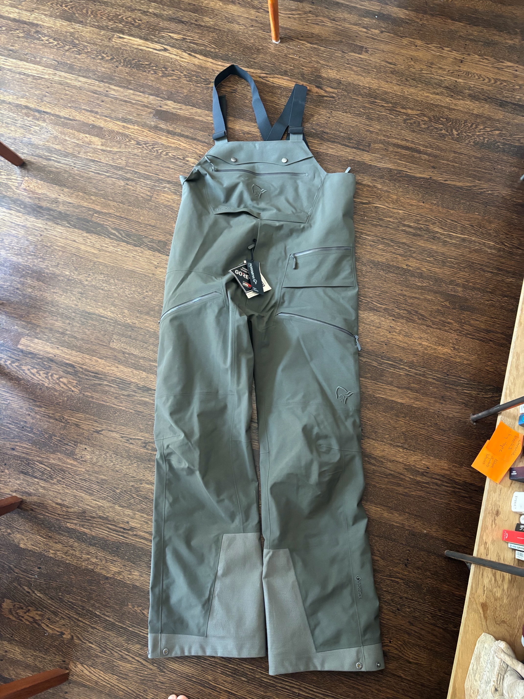 Volcom Men's Rain GORE-TEX Bib Overall - Ski & Snowboard Bibs | SENDY