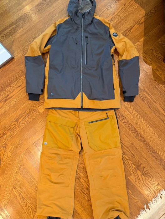 Quiksilver Travis Rice Stretch Jacket and Pants - XL - Ski Quiksilver Travis Rice Stretch Jacket and Pants - XL - Ski